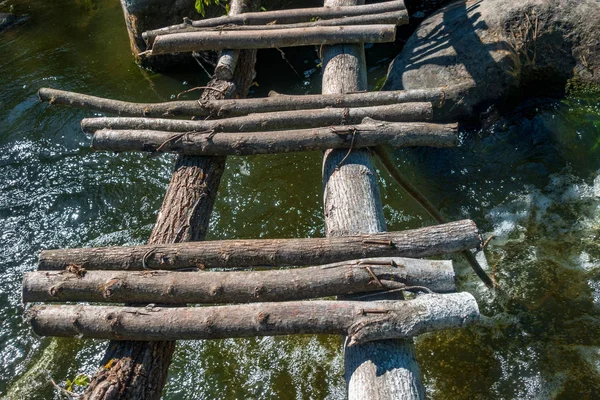 Bridge from a log across the river. — Stock Photo, Image