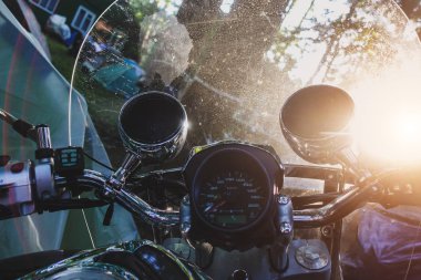 Motosiklet panosu ve koruyucu cam