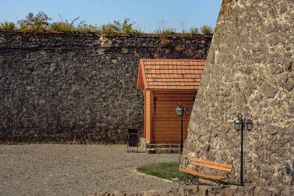 Mukacheve eski kaleortaçağ duvarları — Stok fotoğraf