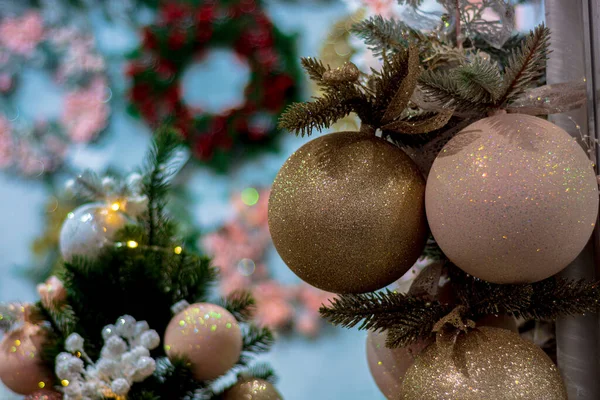 Bolas Natal Douradas Com Brilhos Profundidade Campo Rasa — Fotografia de Stock