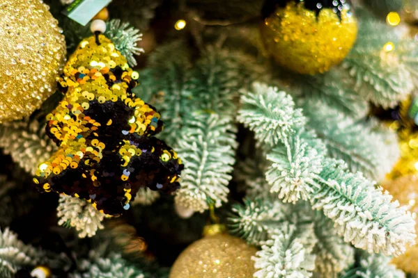 Fragment Van Een Prachtig Versierde Kerstboom Ondiepe Scherptediepte — Stockfoto