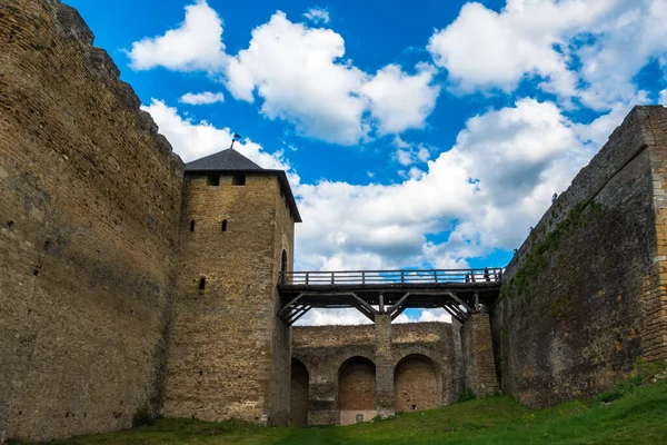 要塞への入り口につながる木製の橋 Khoyn Kamenetz Podolsk — ストック写真