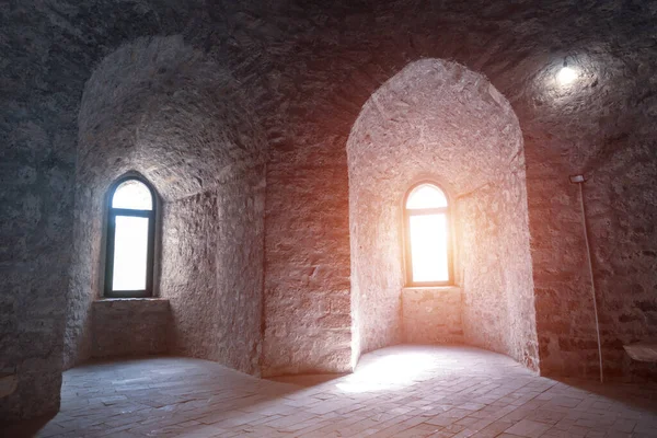 古代の要塞内の観察窓 後処理 — ストック写真