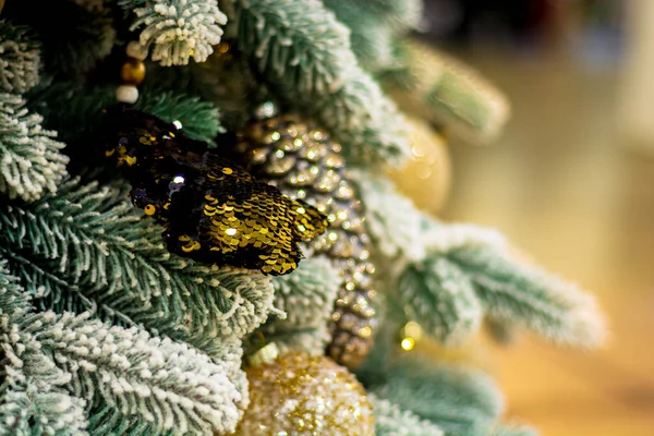 Dekorative Zapfen Weihnachtsbaum — Stockfoto