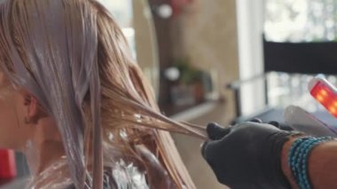 Keratin kurtarma ve protein tedavi ile profesyonel kızılötesi demir alet.