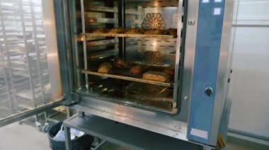 Ticari Mutfak fırın dışında tatlı ekmek alarak profesyonel baker