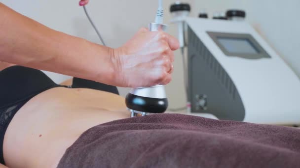 Hardware figure correction. Machine cosmetology. Anti-cellulite massage. — Stock Video