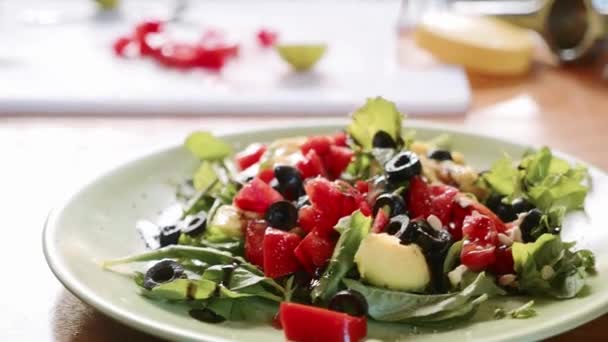 Preparação de salada sã — Vídeo de Stock