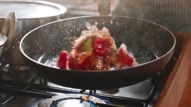 Fruits frying with caramel in frying pan, close-up in slow motion — Stock Video