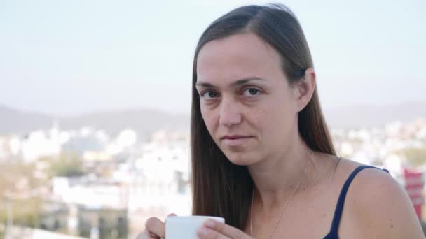 Portrait of woman having a breakfast in cafe on terrace. — Stock Video