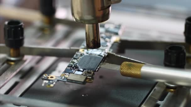 Removing chipset element microprocessor using knife melted with soldering dryer. — Stock Video