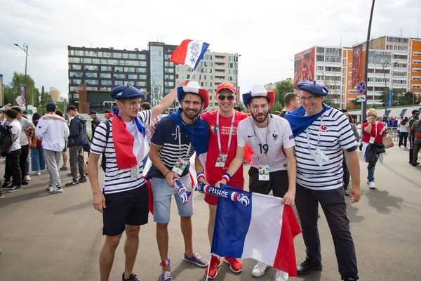 Nizhniy Novgorod, Rusya Federasyonu - 06 Temmuz 2018: Fransa maçtan önce Uruguay - Fransa fanlar. Rusya'nın Dünya Kupası 2018