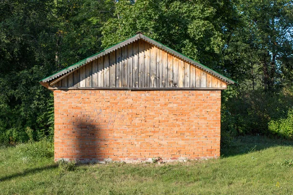 Bakstenen Huis Het Gras Middag Steen — Stockfoto