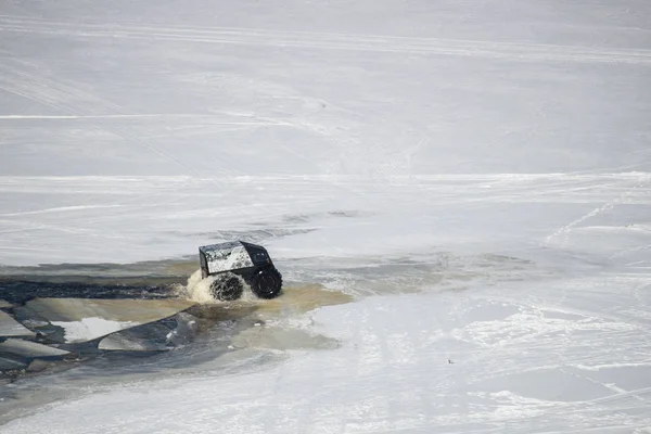Karlı çöl yüzey yarış üzerinde her türlü arazide suv üstten görünüm kopya alanı