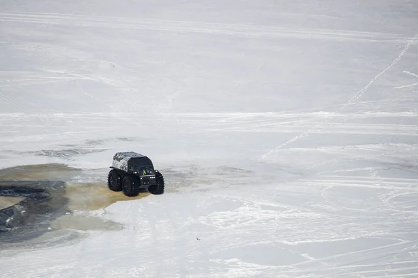 On snowy desert surface race on all-terrain suv top view copy space — Stock Photo, Image