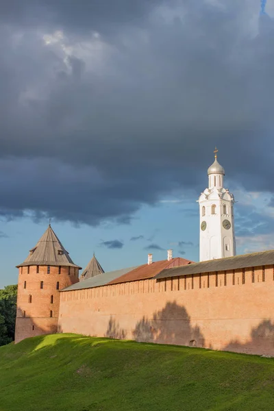 Gündüz Novgorod Kremlin redbrick kale duvarları tuğla