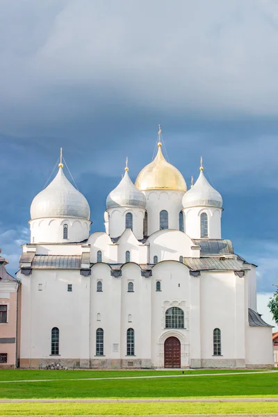 Şehir Merkezindeki Novgorod Katedrali Beyaz Kilise Günü — Stok fotoğraf