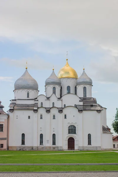 Şehir Merkezindeki Novgorod Katedrali Beyaz Kilise Günü — Stok fotoğraf