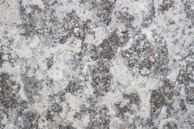 Kışın yolda kar ve rüşvet izleri