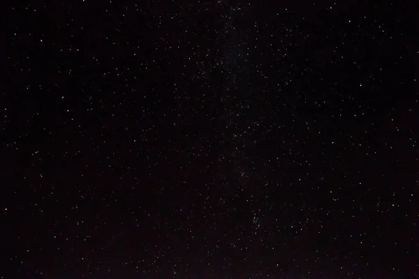 Nachtelijke hemel met veel van de glanzende sterren, natuurlijke astro achtergrond — Stockfoto