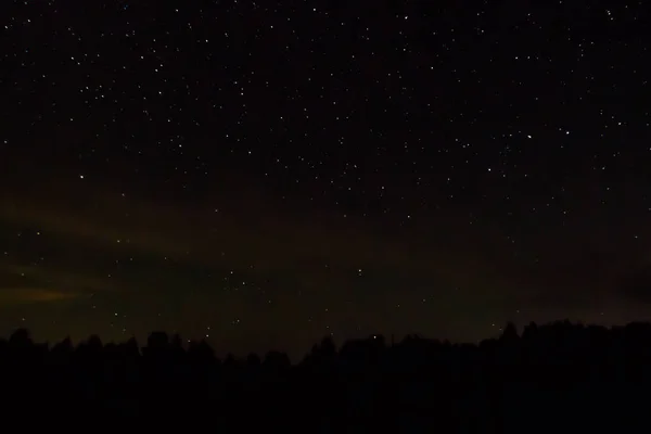 Nachthimmel mit vielen glänzenden Sternen, natürlicher Astro-Hintergrund — Stockfoto