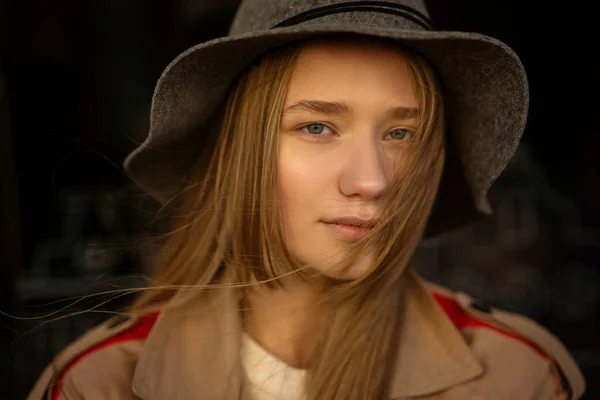 Portrait Young Woman Brown Coat Hat Outdoors — Stock Photo, Image