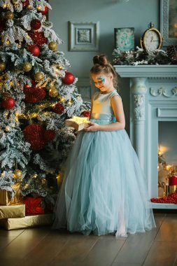 Noel dekorasyon iç güzel küçük hanım