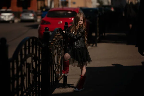 Portrait Young Beautiful Girl Posing Street — Stock Photo, Image