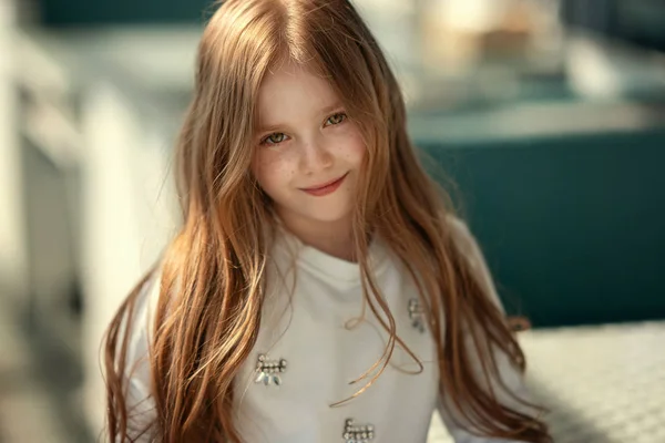 Portrét Mladé Krásné Dívky Která Pózala — Stock fotografie