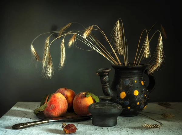 Натюрморт Персиками Колосками Пшениці Вінтажний — стокове фото