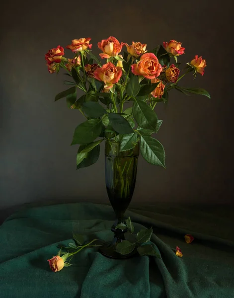 Natureza Morta Com Buquê Flores Rosas Vintage Retro Minimalismo — Fotografia de Stock
