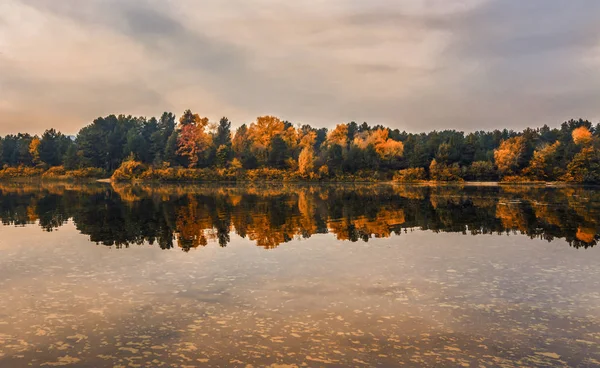 Herbsttag Ufer Wassernähe Reise Kontemplation Befriedung — Stockfoto