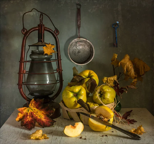 Vida Tranquila Com Marmelo Lâmpada Querosene Cozinha Retro Vintage — Fotografia de Stock