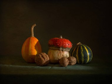 kabak fındık ve yemekleri ile natürmort. retro Vintage. Gıda. dekoratif.