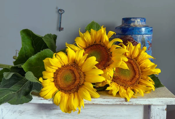Still Life Bouquet Beautiful Sunflowers Key Table Vintage — Stock Photo, Image