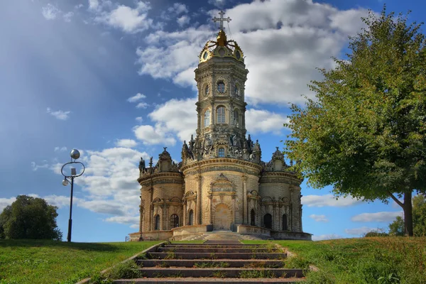 Dubrovitsy Köyü, Moscow region, Kutsal bakire iz Kilisesi