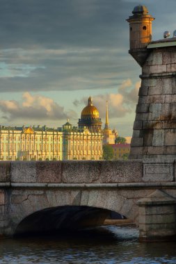 Kış Sarayı, Hermitage, St. Isaac's Katedrali ve Admiralty, Saint-Petersburg Peter ve Paul kalenin arka planda Bina