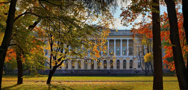 Осінній Панорама Російського Музею Михайлівський Сад Санкт Петербурга — стокове фото