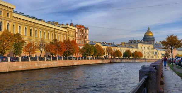 Jesienna Panorama Nabrzeże Rzeki Moika Katedry Izaaka Sankt Petersburgu — Zdjęcie stockowe