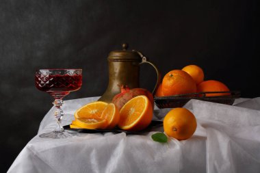 Bir sürahi, meyve ve şarap eski Hollanda sanatçılar tarzı natürmort