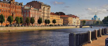 Fontanka Nehri ve Saint Trinity Katedrali 'nin Embankment-