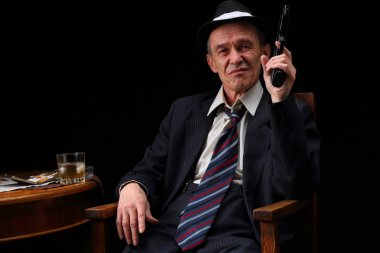 30'lu ların retro tarzında bir gangster portresi