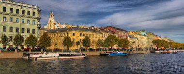 St. Pe'deki Fontanka nehir setinin geniş formatpanoraması