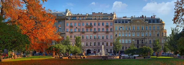 圣彼得堡马涅日纳亚广场的秋天 — 图库照片