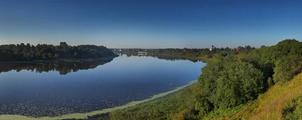 Panoramatické panoráma řeky Volkhov a Staraya LADOGA — Stock fotografie