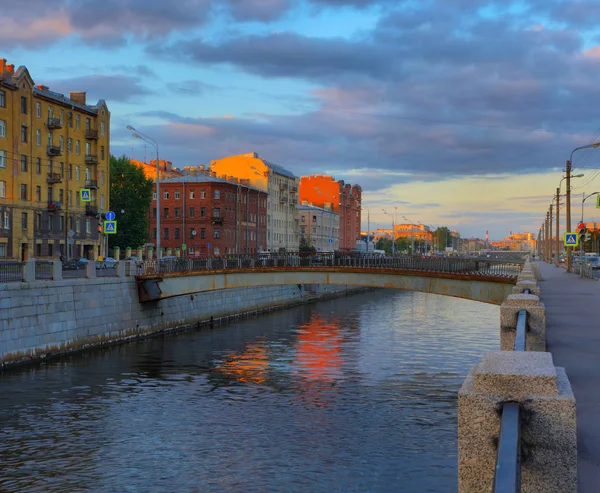 St. Petersburg 'daki bariz kanal köprüleri.
