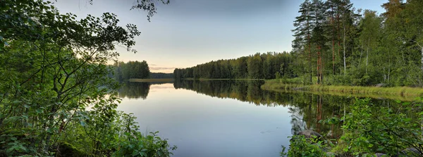 Duży Formatowy Letni Panorama Las Spokojny Jezioro Wieczorny Zmierzch — Zdjęcie stockowe
