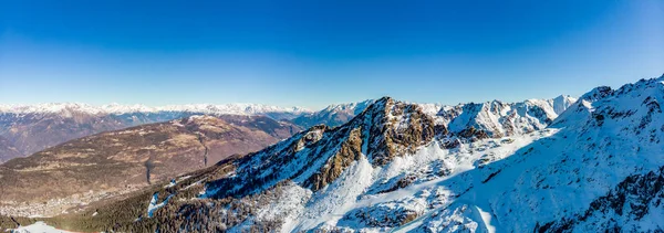 在意大利阿尔卑斯山的冬天山 — 图库照片