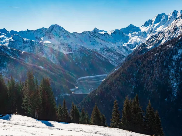 在意大利阿尔卑斯山的冬天山 — 图库照片