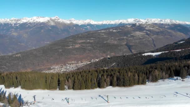 Sopra Montagne Innevate Più Alte — Video Stock